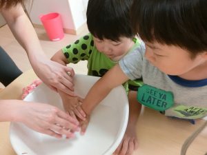 ぬるぬる　ぺとぺと
